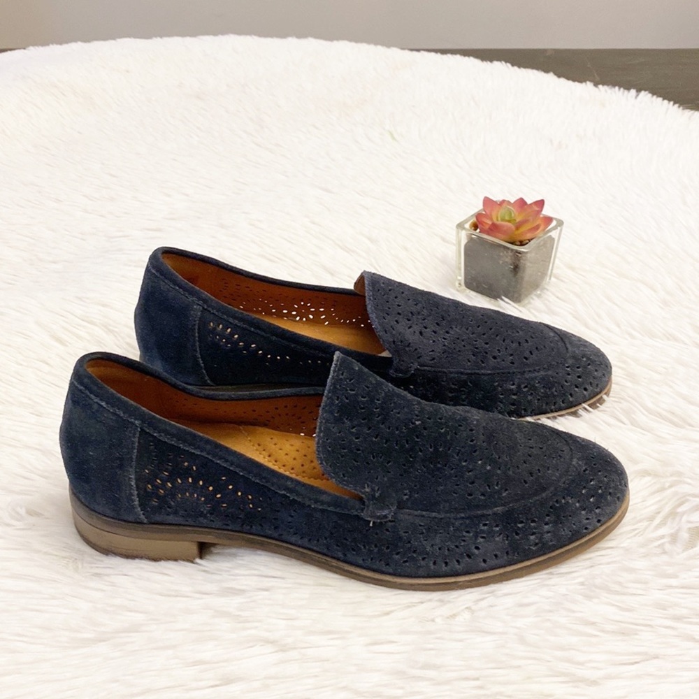 CLARKS Collection | Navy Suede Laser Cut Loafers Flats women’s 8